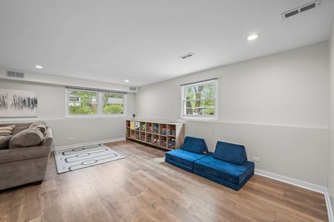 Tiny photo for 2518 N Ridge Avenue, Arlington Heights, IL 60004 (MLS # 12646117)