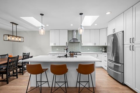 Tiny photo for 2518 N Ridge Avenue, Arlington Heights, IL 60004 (MLS # 12646117)