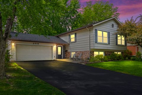 Tiny photo for 2518 N Ridge Avenue, Arlington Heights, IL 60004 (MLS # 12646117)