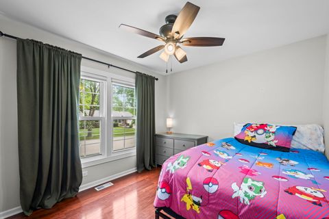 Tiny photo for 2518 N Ridge Avenue, Arlington Heights, IL 60004 (MLS # 12646117)