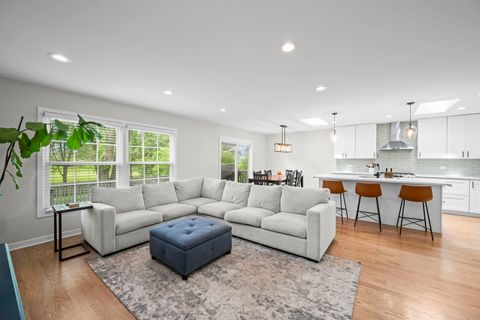 Tiny photo for 2518 N Ridge Avenue, Arlington Heights, IL 60004 (MLS # 12646117)
