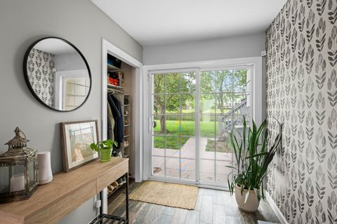 Tiny photo for 2518 N Ridge Avenue, Arlington Heights, IL 60004 (MLS # 12646117)