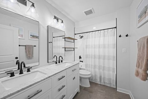 Tiny photo for 2518 N Ridge Avenue, Arlington Heights, IL 60004 (MLS # 12646117)