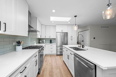 Tiny photo for 2518 N Ridge Avenue, Arlington Heights, IL 60004 (MLS # 12646117)