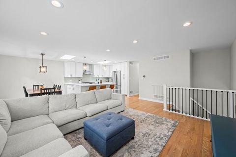 Tiny photo for 2518 N Ridge Avenue, Arlington Heights, IL 60004 (MLS # 12646117)