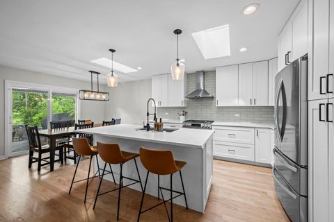 Tiny photo for 2518 N Ridge Avenue, Arlington Heights, IL 60004 (MLS # 12646117)