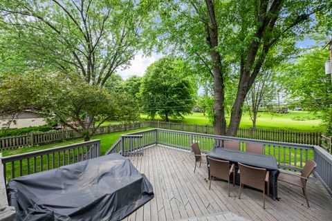 Tiny photo for 2518 N Ridge Avenue, Arlington Heights, IL 60004 (MLS # 12646117)