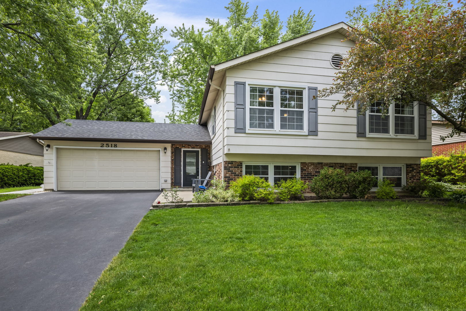 Photo 1 of 40 — 2518 N Ridge Avenue, Arlington Heights, IL 60004