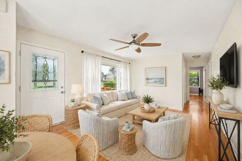 Tiny photo for 449 W Verret Street, Elmhurst, IL 60126 (MLS # 12631962)