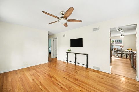 Tiny photo for 449 W Verret Street, Elmhurst, IL 60126 (MLS # 12631962)