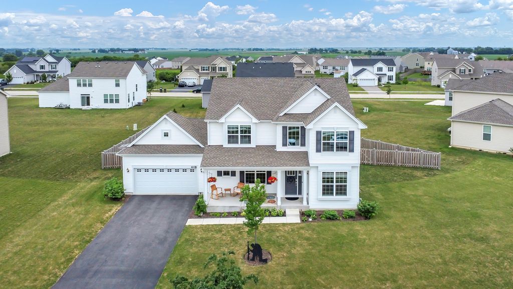 Photo for 608 Braemore Lane, Yorkville, IL 60560 (MLS # 12476155)