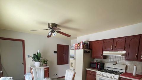 Tiny photo for 690 Renee Drive, South Elgin, IL 60177 (MLS # 12594086)