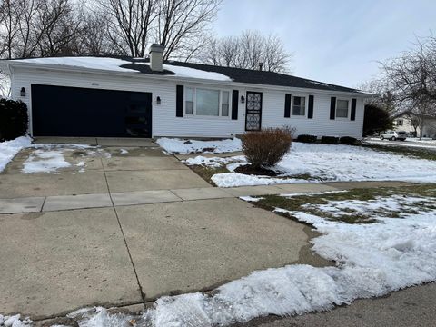 Tiny photo for 690 Renee Drive, South Elgin, IL 60177 (MLS # 12594086)