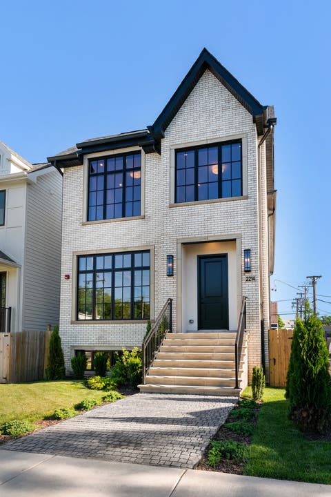 Tiny photo for 2214 W Oakdale Avenue, Chicago, IL 60618 (MLS # 12685960)