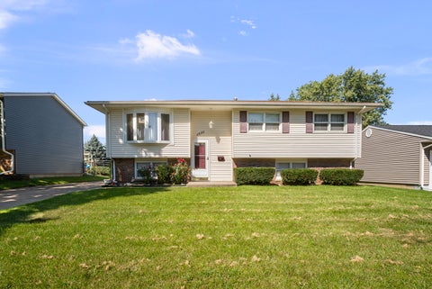 Tiny photo for 3620 Oakwood Drive, Bettendorf, IA 52722 (MLS # 12722007)