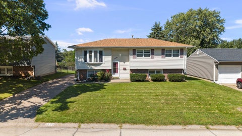 Photo of 3620 Oakwood Drive, Bettendorf, IA 52722 (MLS # 12722007)