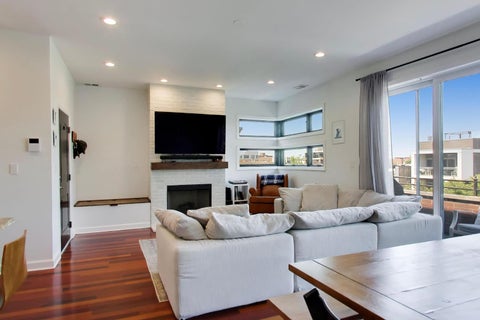 Tiny photo for 1927 W Irving Park Road #4, Chicago, IL 60613 (MLS # 12724033)