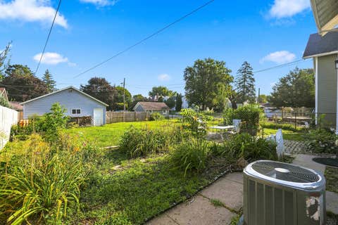 Tiny photo for 412 E Rusholme Street, Davenport, IA 52803 (MLS # 12736124)