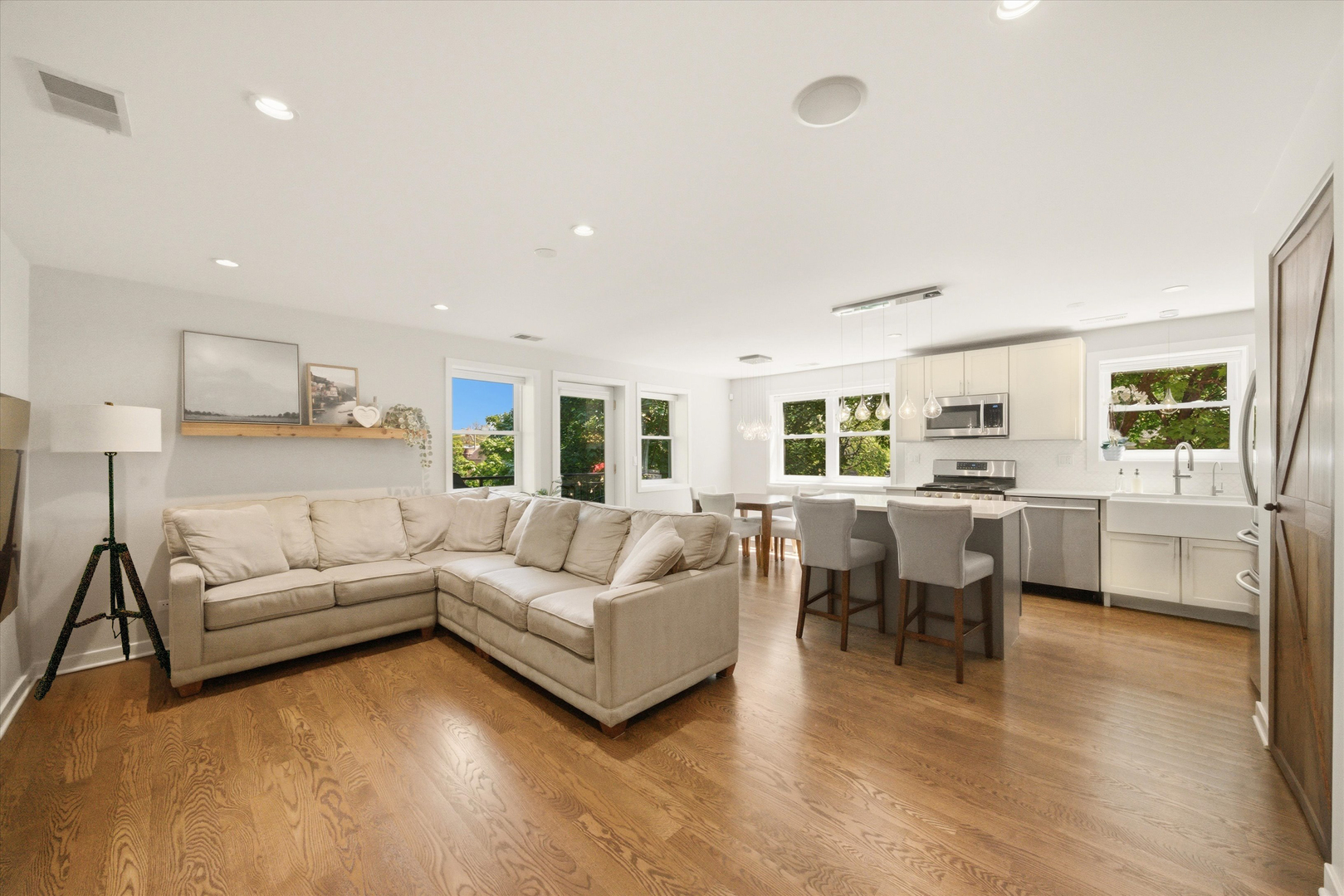 2501 W Bryn Mawr Avenue 302