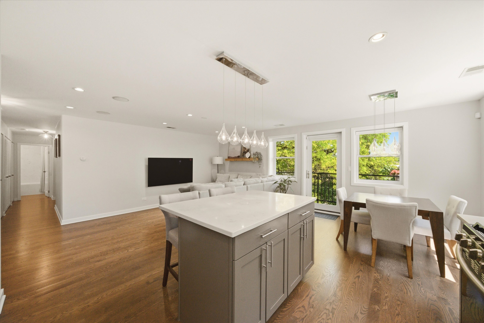 2501 W Bryn Mawr Avenue 302