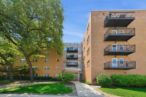 Photo of 2501 W Bryn Mawr Avenue #302, Chicago, IL 60659 (MLS # 12662834)