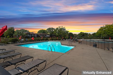 Tiny photo for 440 Raintree Court #1M, Glen Ellyn, IL 60137 (MLS # 12467912)