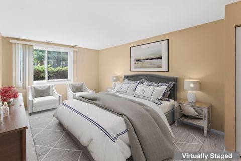 Tiny photo for 440 Raintree Court #1M, Glen Ellyn, IL 60137 (MLS # 12467912)