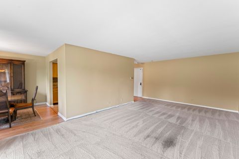Tiny photo for 440 Raintree Court #1M, Glen Ellyn, IL 60137 (MLS # 12467912)