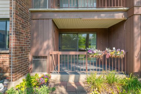 Tiny photo for 440 Raintree Court #1M, Glen Ellyn, IL 60137 (MLS # 12467912)