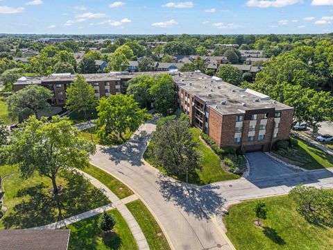 Tiny photo for 440 Raintree Court #1M, Glen Ellyn, IL 60137 (MLS # 12467912)