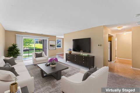 Tiny photo for 440 Raintree Court #1M, Glen Ellyn, IL 60137 (MLS # 12467912)