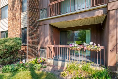 Tiny photo for 440 Raintree Court #1M, Glen Ellyn, IL 60137 (MLS # 12467912)