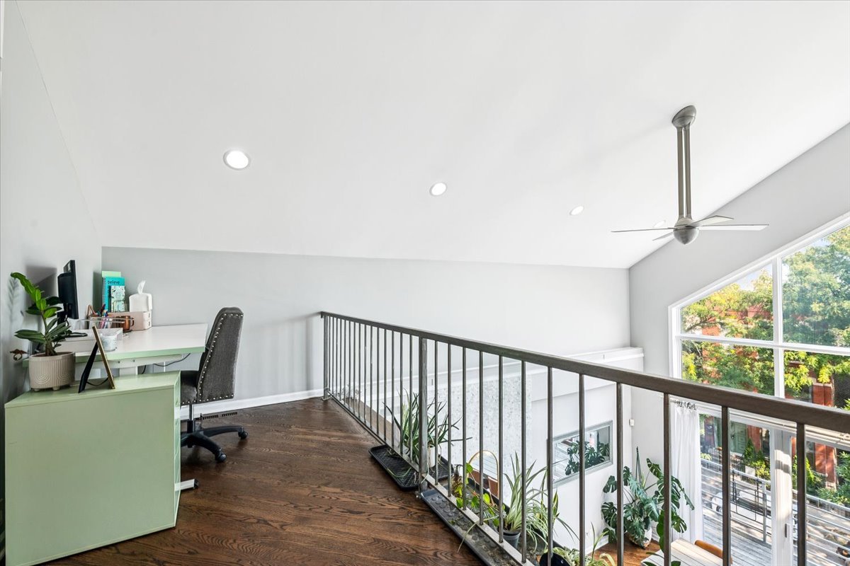 Chicago, Illinois 60622, United States, 3 Bedrooms Bedrooms, ,3 BathroomsBathrooms,Residential,Active,231842