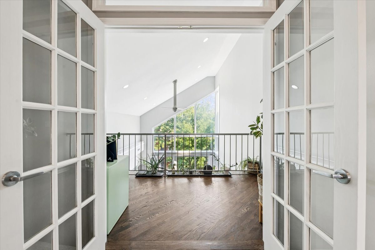 Chicago, Illinois 60622, United States, 3 Bedrooms Bedrooms, ,3 BathroomsBathrooms,Residential,Active,231842