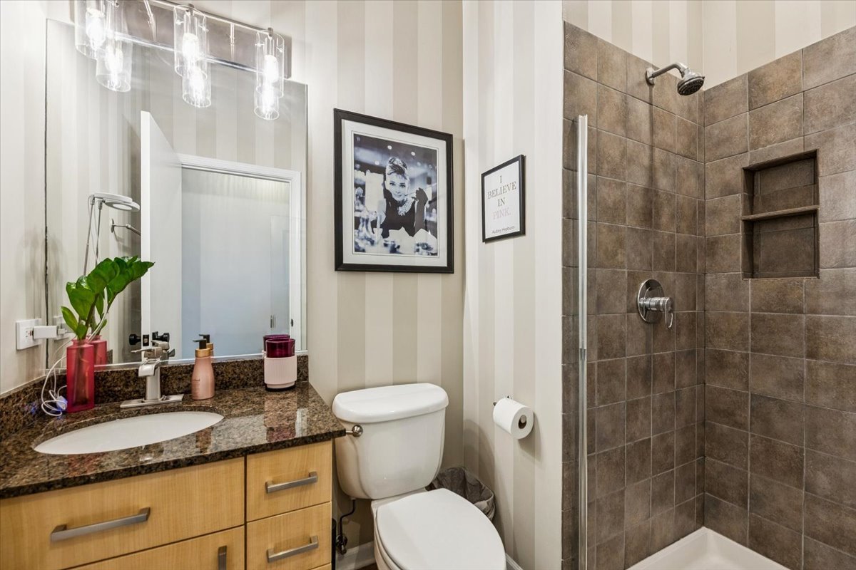 Chicago, Illinois 60622, United States, 3 Bedrooms Bedrooms, ,3 BathroomsBathrooms,Residential,Active,231842