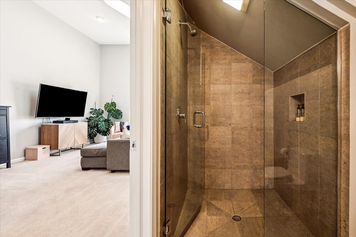 Chicago, Illinois 60622, United States, 3 Bedrooms Bedrooms, ,3 BathroomsBathrooms,Residential,Active,231842