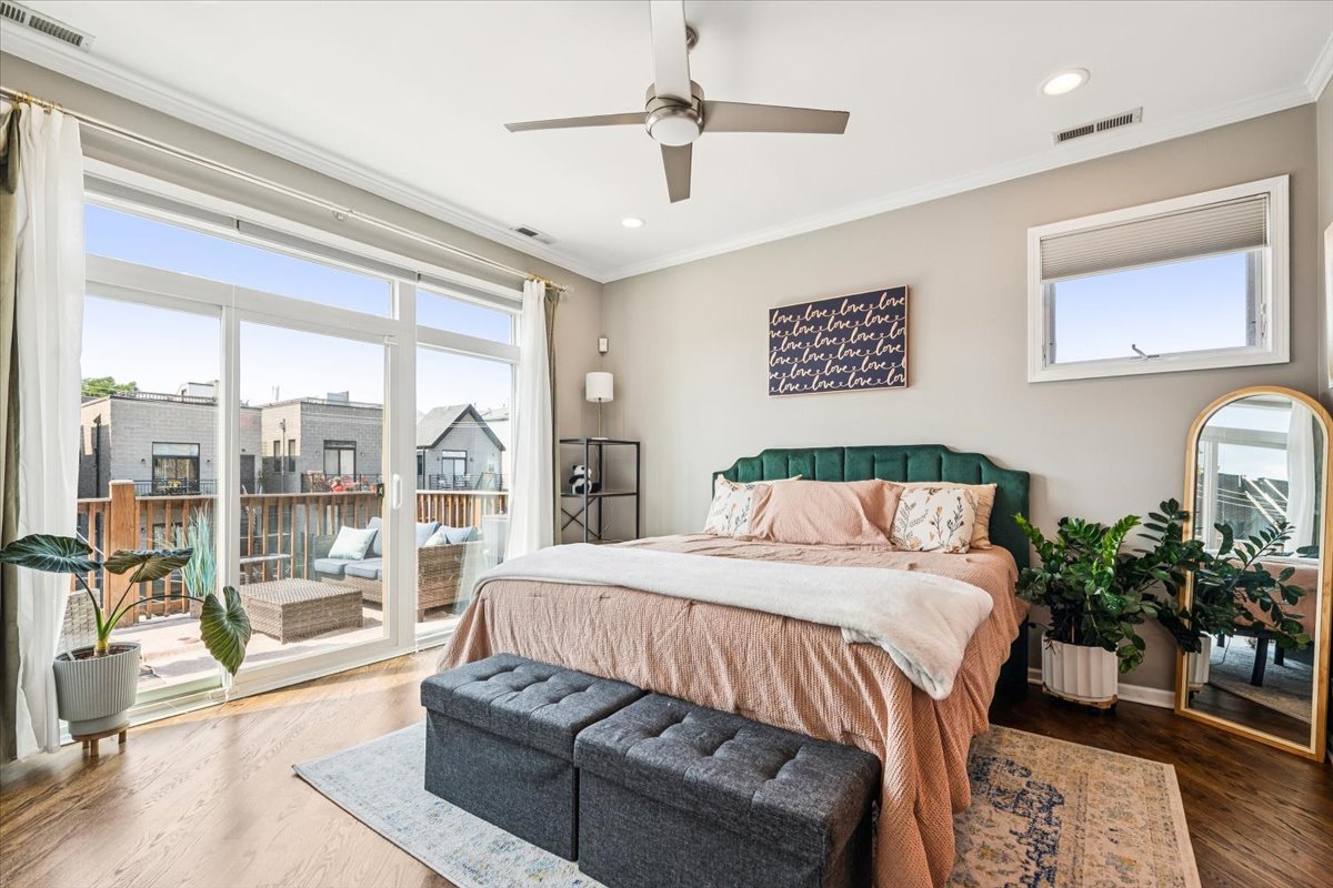 Chicago, Illinois 60622, United States, 3 Bedrooms Bedrooms, ,3 BathroomsBathrooms,Residential,Active,231842