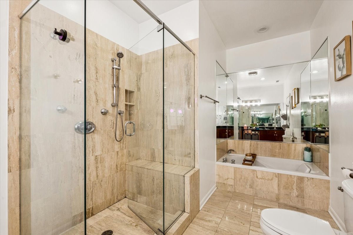 Chicago, Illinois 60622, United States, 3 Bedrooms Bedrooms, ,3 BathroomsBathrooms,Residential,Active,231842