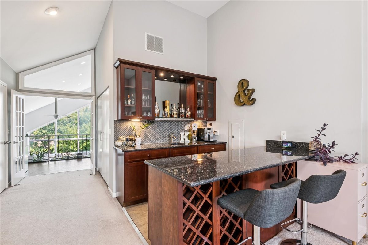 Chicago, Illinois 60622, United States, 3 Bedrooms Bedrooms, ,3 BathroomsBathrooms,Residential,Active,231842