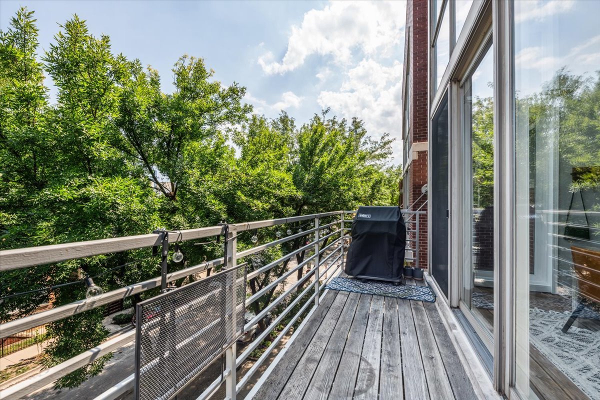 Chicago, Illinois 60622, United States, 3 Bedrooms Bedrooms, ,3 BathroomsBathrooms,Residential,Active,231842