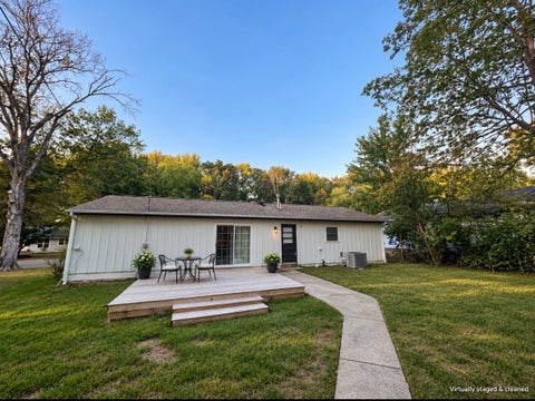Tiny photo for 1011 W Laurel Street W, Carbondale, IL 62901 (MLS # 12784336)