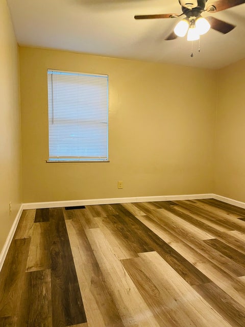 Tiny photo for 1011 W Laurel Street W, Carbondale, IL 62901 (MLS # 12784336)