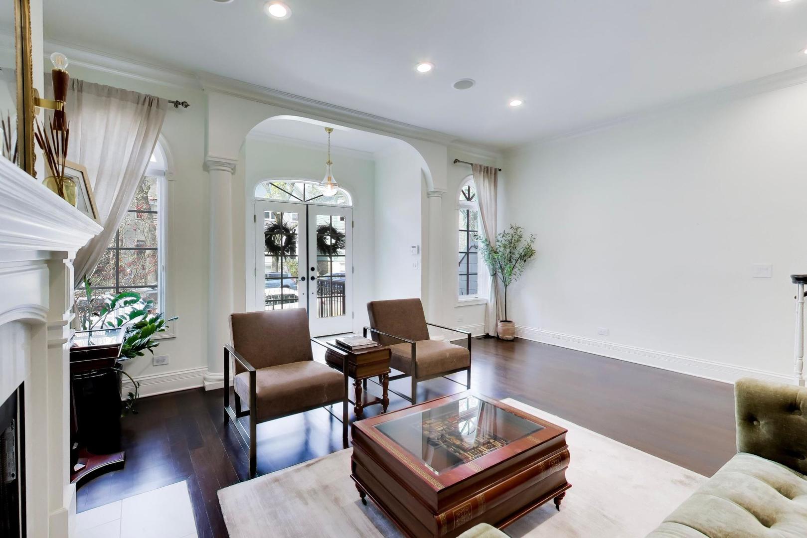 3111 N Kenmore Avenue