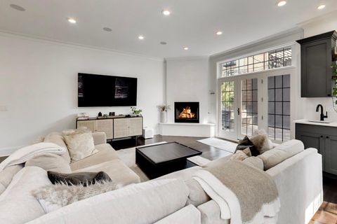 Tiny photo for 3111 N Kenmore Avenue, Chicago, IL 60657 (MLS # 12627415)