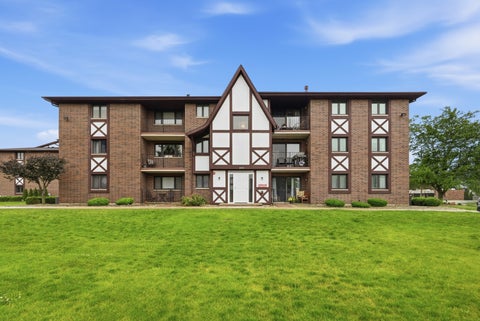 Photo of 10521 S Roberts Road #3A, Palos Hills, IL 60465 (MLS # 12669926)