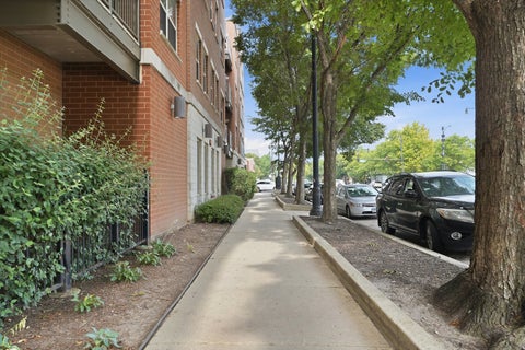 Tiny photo for 1155 W Roosevelt Road #404, Chicago, IL 60608 (MLS # 12706596)