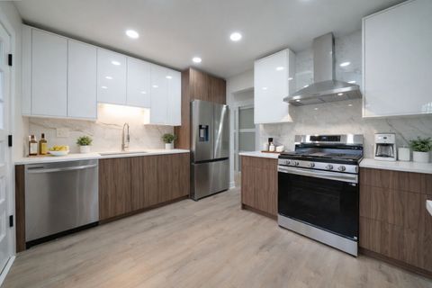 Tiny photo for 214 W Hintz Road, Arlington Heights, IL 60004 (MLS # 12548713)