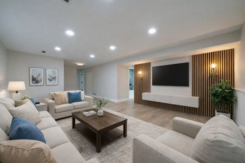 Tiny photo for 214 W Hintz Road, Arlington Heights, IL 60004 (MLS # 12548713)