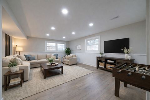 Tiny photo for 214 W Hintz Road, Arlington Heights, IL 60004 (MLS # 12548713)