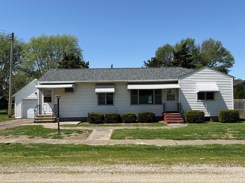 Photo of 109 N 3RD Street, Hartsburg, IL 62643 (MLS # 12636491)
